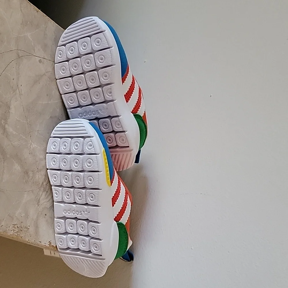 Sneakers - Picture 2 of 3